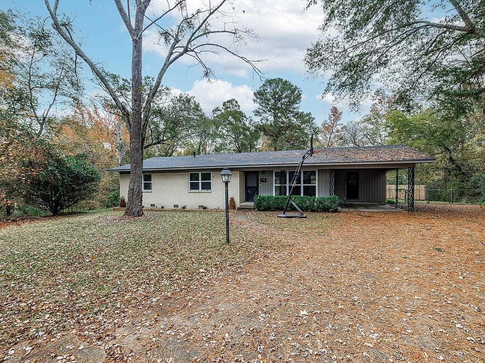 1st image of 1528 Pine Manor Dr