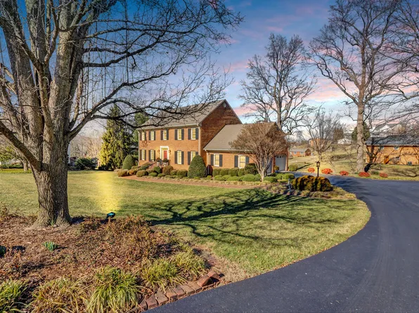 8233 Olde Tavern Rd, Roanoke, VA 24019