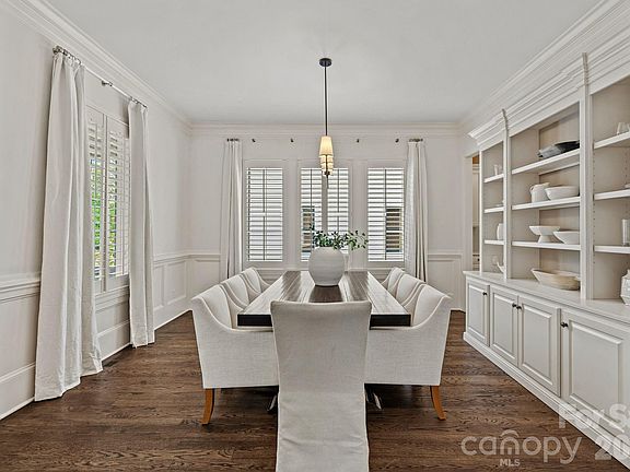 4th image of 522 Magnolia Ave
