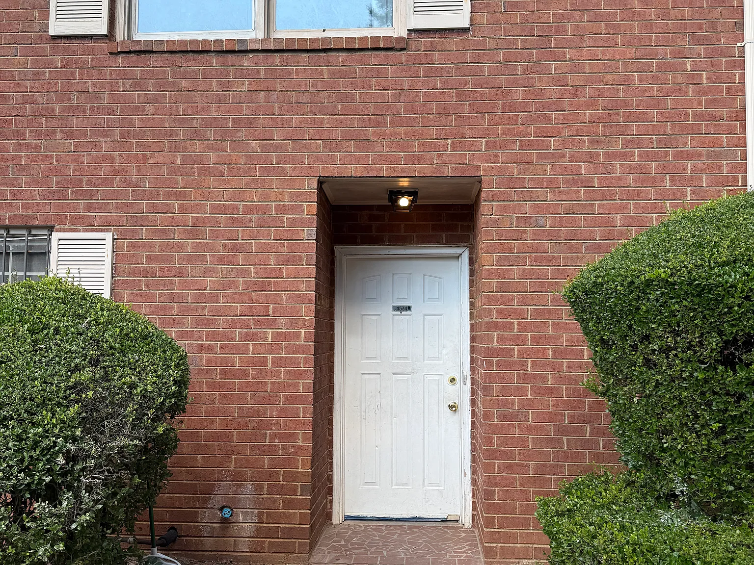 2 bed, 1.5 bath, 1268 sqft, $1,250 — Photo 1