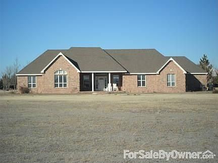 3300 sq ft home on 5 acres - Guest house in back of home with barns & greenhouse