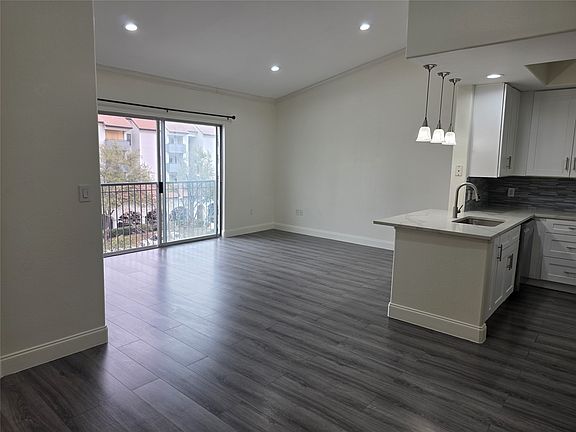 2nd image of 330 Las Colinas Blvd #466