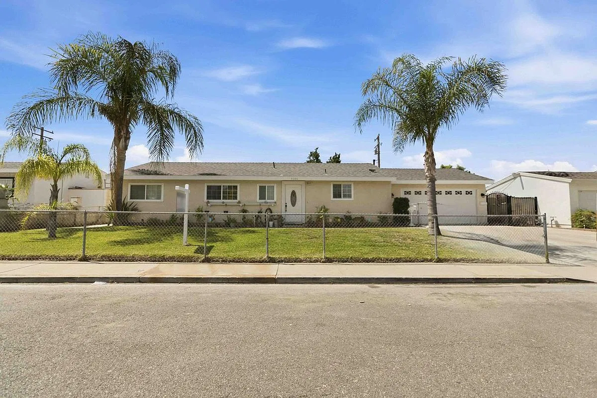 3 bed, 2.0 bath, 1248 sqft, $4,450 — Photo 1