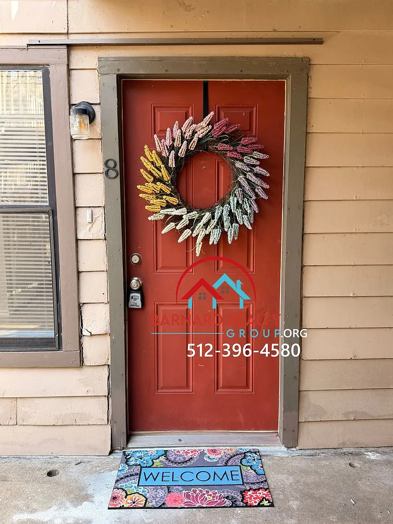 402 Fredericksburg Condos — Photo 4
