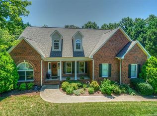 196 Tawny Bark Dr, Mooresville, NC 28117