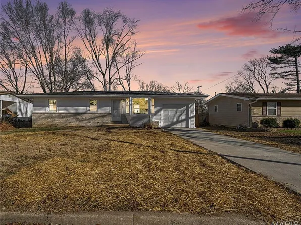 725 Riderwood Dr, Hazelwood, MO 63042