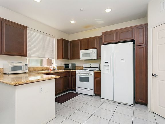 4th image of 303 Citracado Pkwy Unit 1