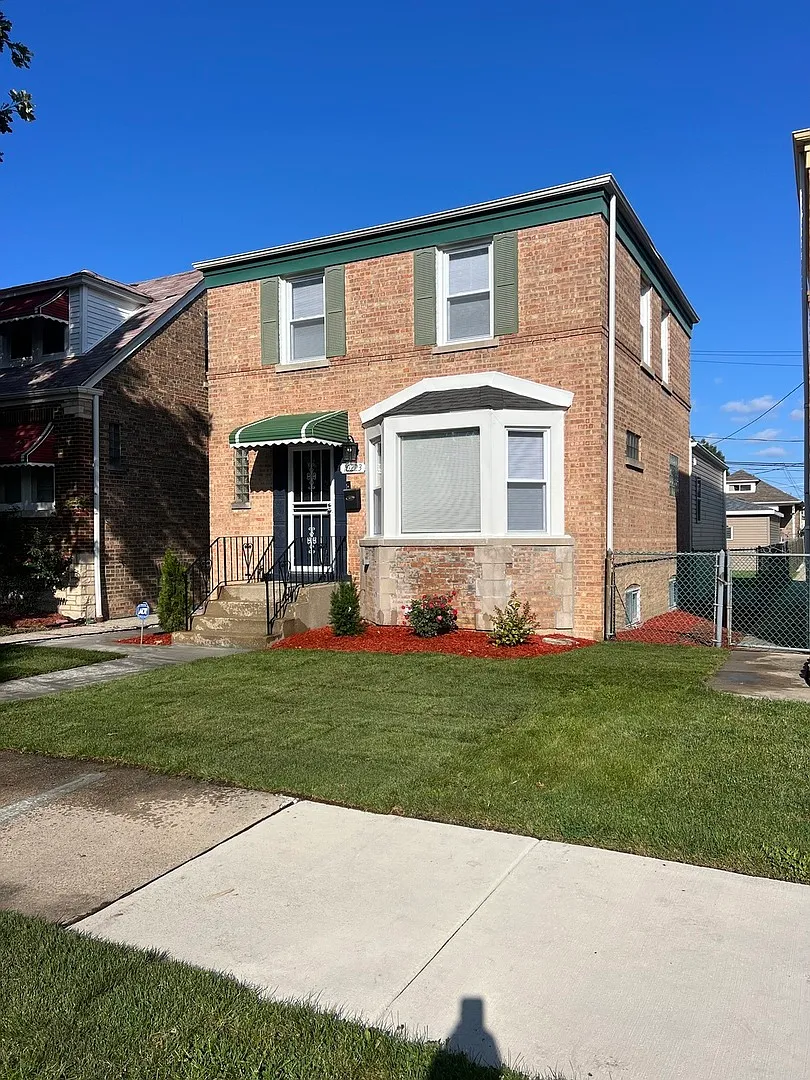 10223 S Forest Ave photo 1