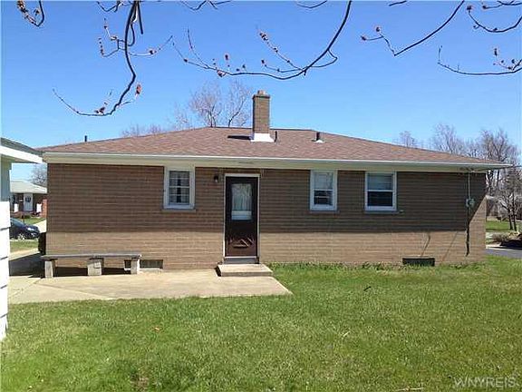 5th image of 76 Alberta Dr