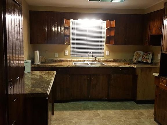 4th image of 521 Louise Dr