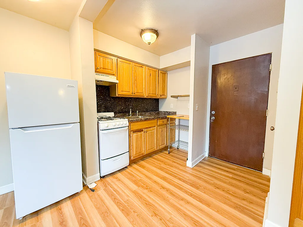 Studio, 450 sqft, $995 — Photo 1