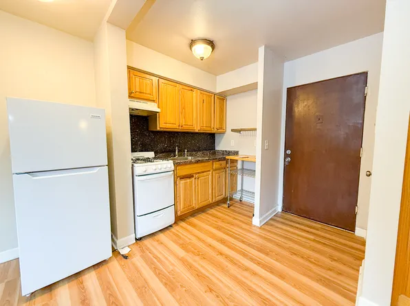 1220 Main St NE APT 5, Minneapolis, MN 55413