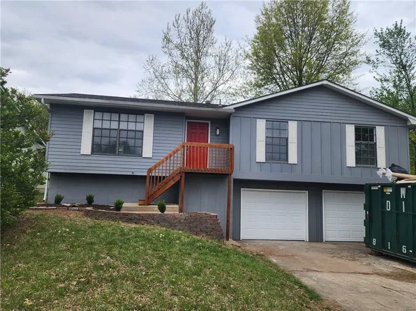 207 N 14th St, Louisburg, KS 66053