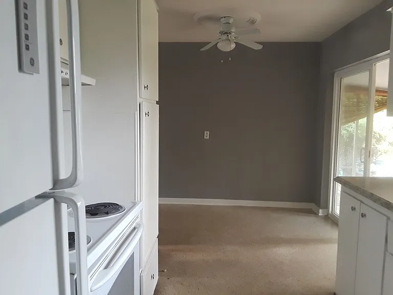 121 E Evans St — Photo 4