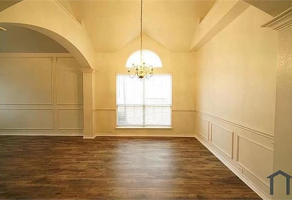 3rd image of 311 Fort Edward Dr
