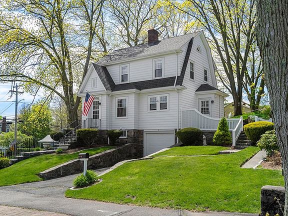 2nd image of 2 Belleaire Ave