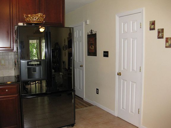 3rd image of 63 Waldron Ave