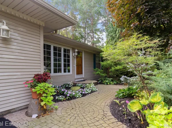 5855 Ludwig Rd, Oxford, MI 48371