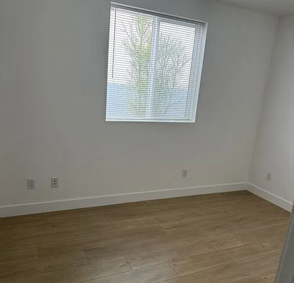 227 B N Park View St — Photo 10