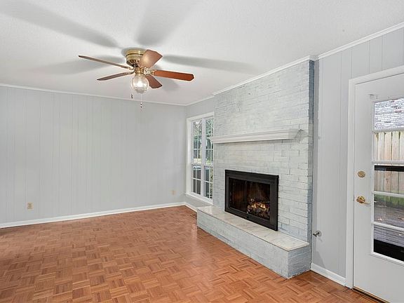 3rd image of 1204 E Elm St