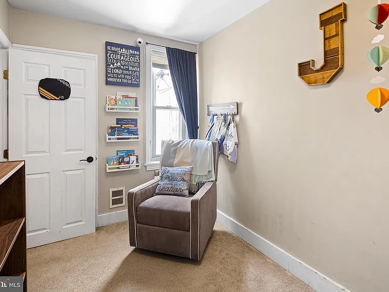880 N Myrtlewood St — Photo 13