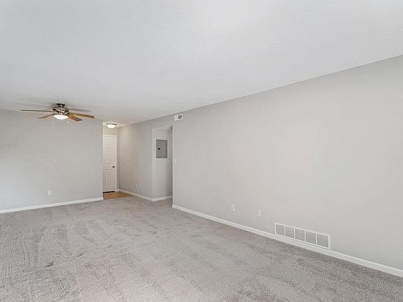 5th image of 2002 Greenglen Dr APT 201