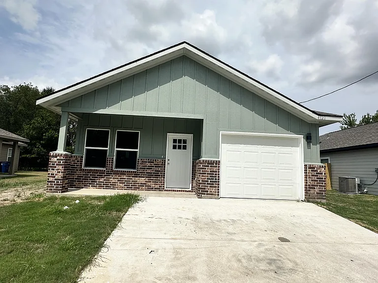 4120 Henderson St — Photo 13