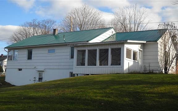 Sun porch facing Conn. River