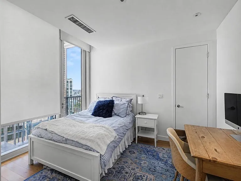 430 Albee Sq #28B — Photo 9