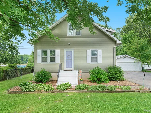 4019 N Belsay Rd, Flint, MI 48506