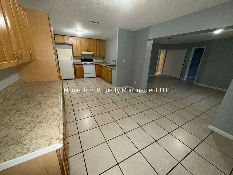 8405 N Elmer St — Photo 16