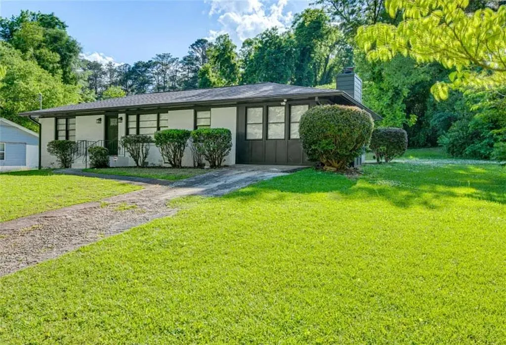 3 bed, 2.0 bath, 1404 sqft, $2,000 — Photo 3