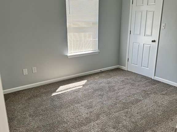 3rd image of 5494 Quail Creek Cir