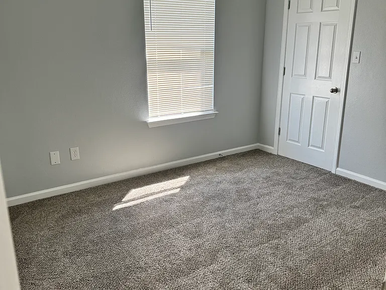 5494 Quail Creek Cir — Photo 3