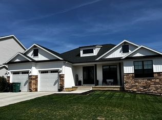 1506 Hunters View Dr, Mount Zion, IL 62549
