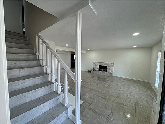 4th image of 408 Steeple Ridge Rd