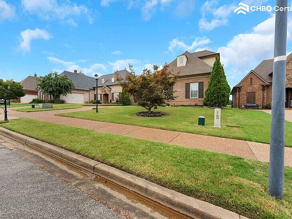 5th image of 6892 Dakota Cir N