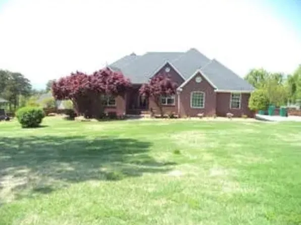 330 Treaty Line Dr, Russellville, AR 72802