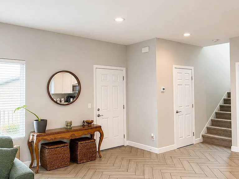 1006 E Odeum Ln — Photo 10