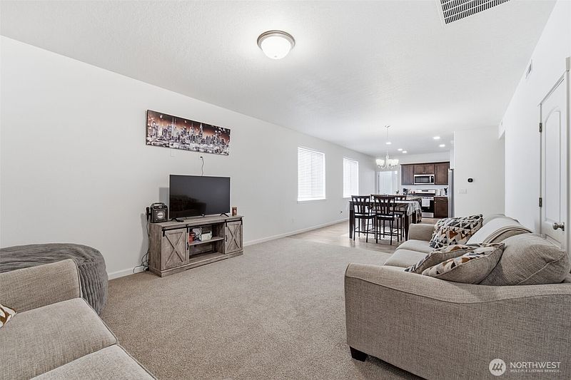 2nd image of 403 Emerald Avenue