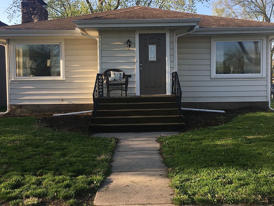 1st image of 211 E Ash St