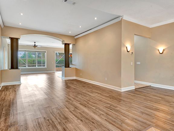 5th image of 11 Carrington Ln