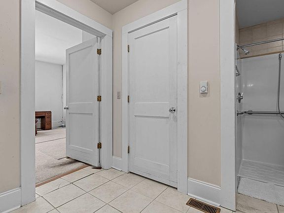 30th image of 15313 Broad St
