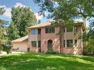 1755 Lake Valentine Rd, Arden Hills, MN 55112