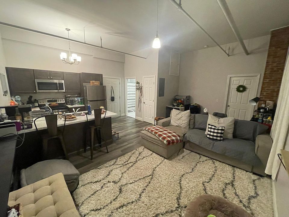 37 W Broad St Pawcatuck CT Zillow