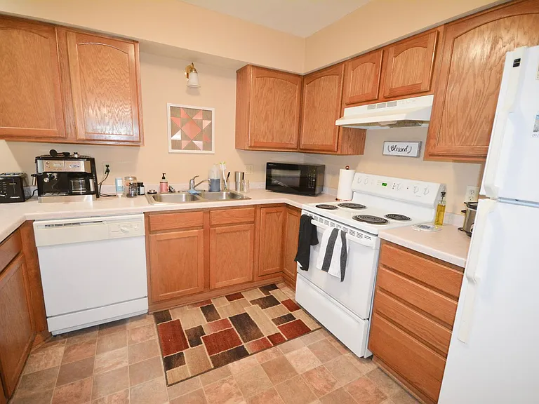 1872 Deerhaven Ln NE #5 — Photo 3