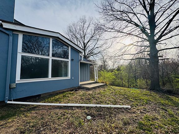 3rd image of 1303 Randall Rd