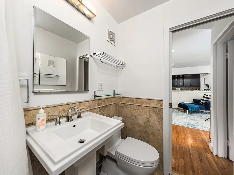 5112 Macarthur Blvd NW — Photo 14