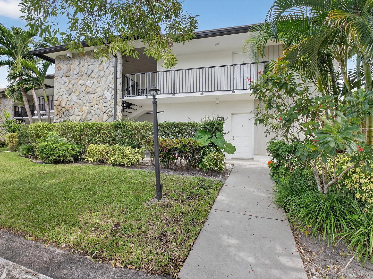 1 bed, 1.0 bath, 750 sqft, $2,600 — Photo 1