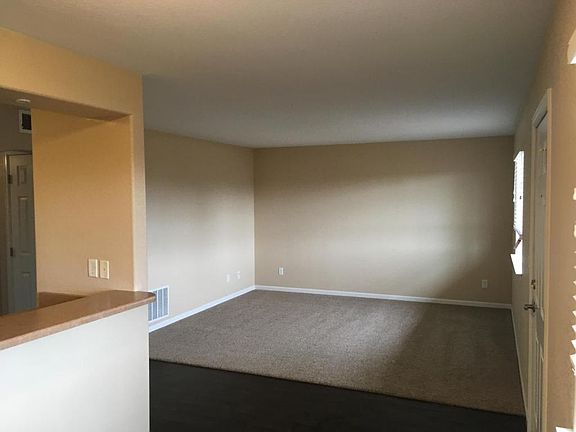 4th image of 229 1st St Unit H